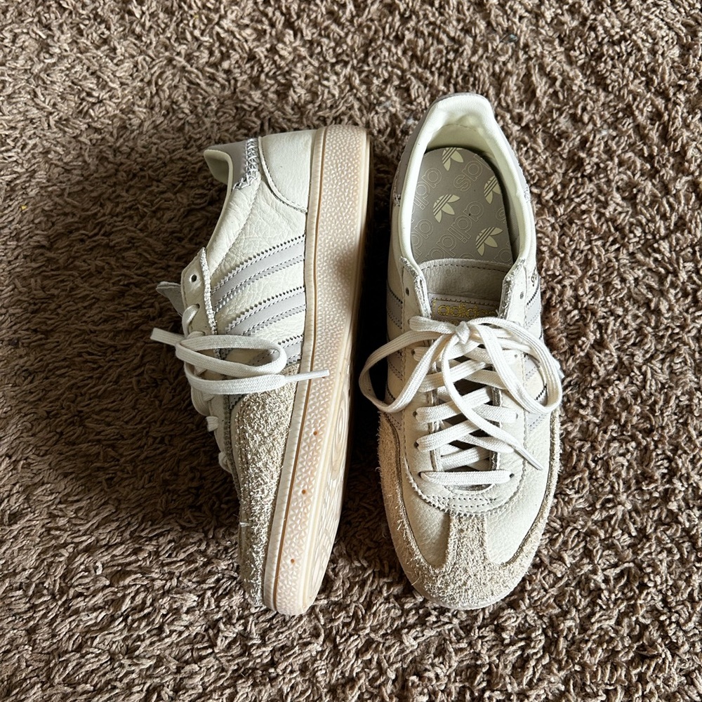 adidas Handball Spezial
Cream White Beige